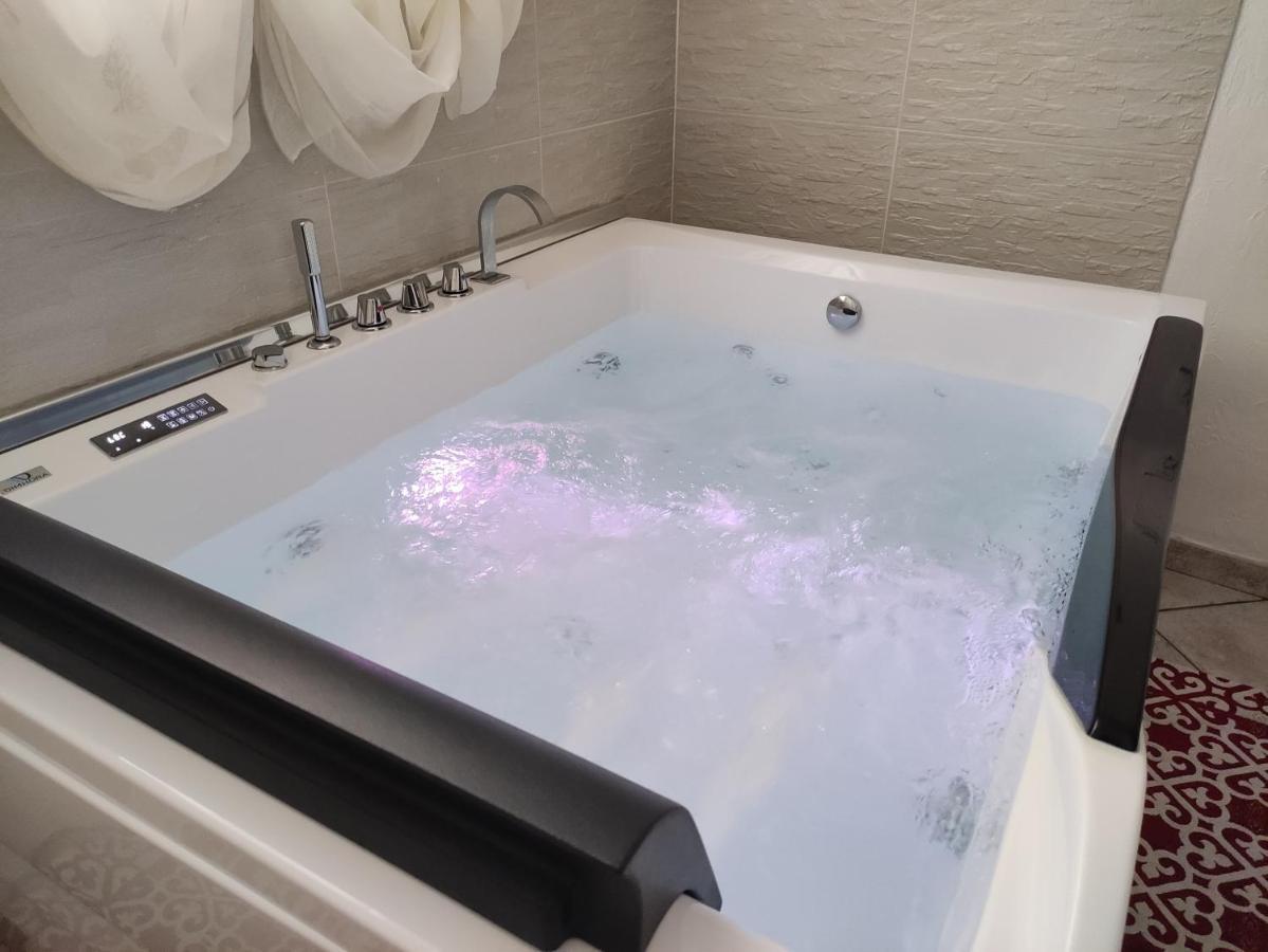 אוסטוני 26 Suite Home מראה חיצוני תמונה