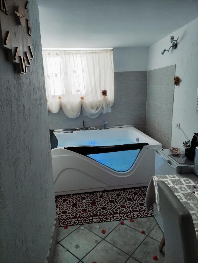 אוסטוני 26 Suite Home מראה חיצוני תמונה
