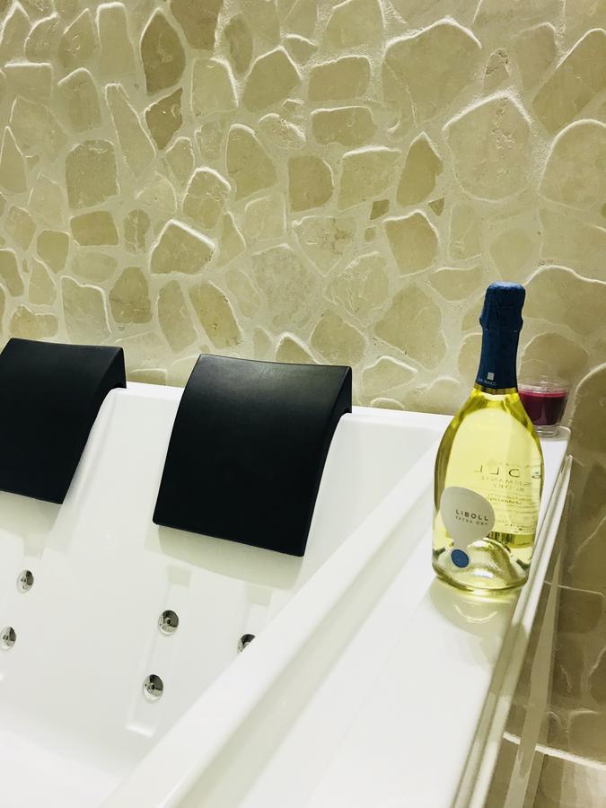 אוסטוני 26 Suite Home מראה חיצוני תמונה